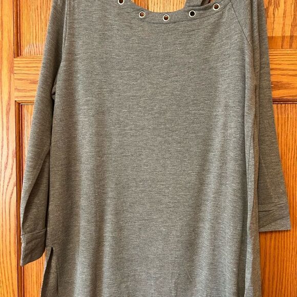 Roaman’s size 12 NWT gray sweatshirt grommet embellished long sleeve - Picture 4 of 7